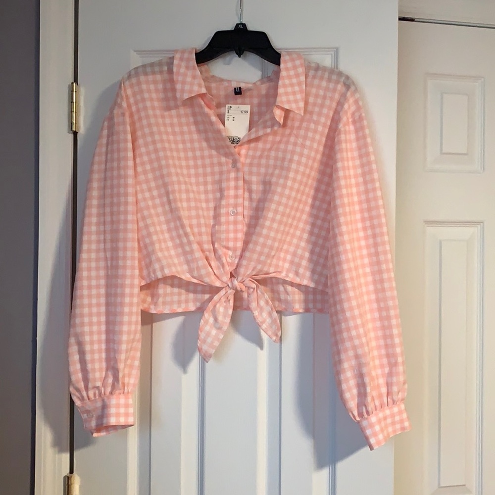 H&M Women’s pink and white checkered tie collared crop top size medium